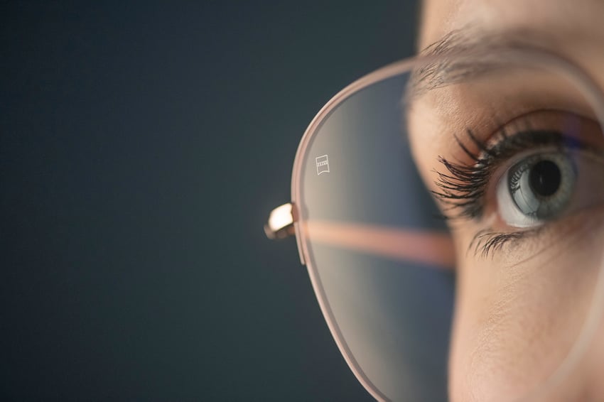 © ZEISS Image of blue eye wearing glasses